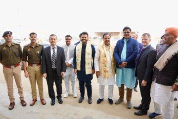 माननीय नागरिक उड्डयन मंत्री श्री राम मोहन नायडू जी ने नोएडा अंतर्राष्ट्रीय हवाई अड्डे पर समीक्षा बैठक की माननीय नागरिक उड्डयन मंत्री श्री राम मोहन नायडू जी ने नोएडा अंतर्राष्ट्रीय हवाई अड्डे पर समीक्षा बैठक की