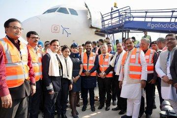 माननीय नागरिक उड्डयन मंत्री श्री राम मोहन नायडू जी ने नोएडा अंतर्राष्ट्रीय हवाई अड्डे पर पहली सफल परीक्षण उड़ान लैंडिंग देखी। माननीय नागरिक उड्डयन मंत्री श्री राम मोहन नायडू जी ने नोएडा अंतर्राष्ट्रीय हवाई अड्डे पर पहली सफल परीक्षण उड़ान लैंडिंग देखी।