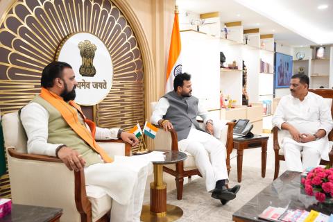 चर्चा बिहार में चल रही और आगामी विमानन परियोजनाओं पर केंद्रित थी।