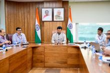 भारत और पाकिस्तान के बीच हाल ही में हवाई क्षेत्र में हुए तनाव के दौरान मुंबई, अहमदाबाद और नागपुर की वायु यातायात नियंत्रण टीमों के साथ बातचीत कर उनके अनुकरणीय कार्य की सराहना की।