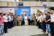 उन्होंने नागरिक उड्डयन मंत्रालय के सचिव और भारतीय विमानपत्तन प्राधिकरण के अध्यक्ष के साथ समर्पित हवाईअड्डा कर्मचारियों से व्यक्तिगत रूप से बातचीत की।